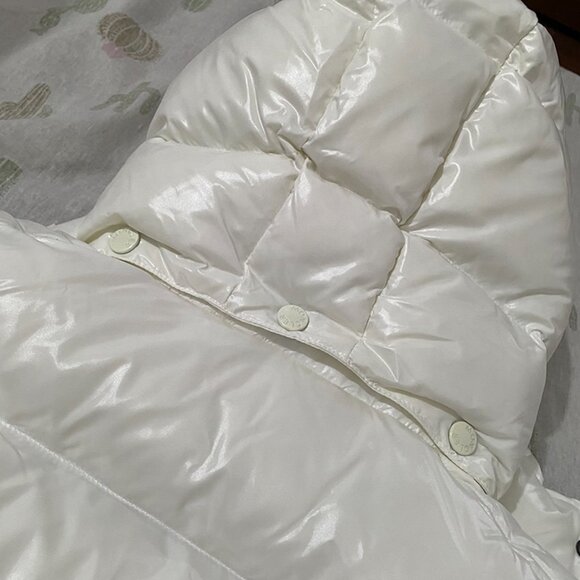 Moncler White Unisex Down Jacket With Hood - Picture 10 of 10